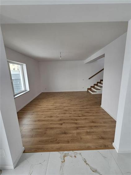 Casă cu 4 camere cu Teren 265 Mp în Ipotești