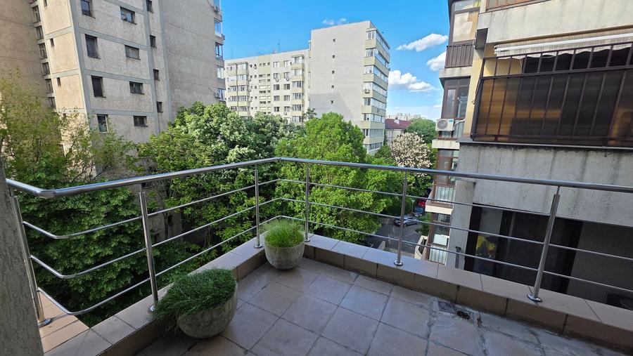 Penthouse cu 3 camere semidecomandat, mobilat în Vatra Luminoasă