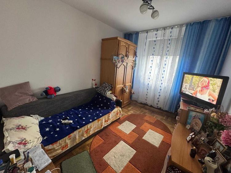 Apartament cu 4 camere decomandat în Banat