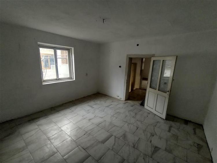 Casă individuală cu 7 camere cu Teren 540 Mp în Berliște