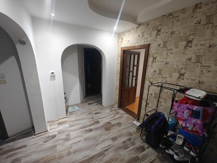 Apartament cu 3 camere în Aleea Sporturilor