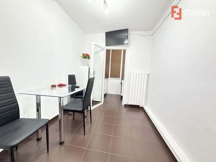 Apartament cu 3 camere decomandat în Lipovei