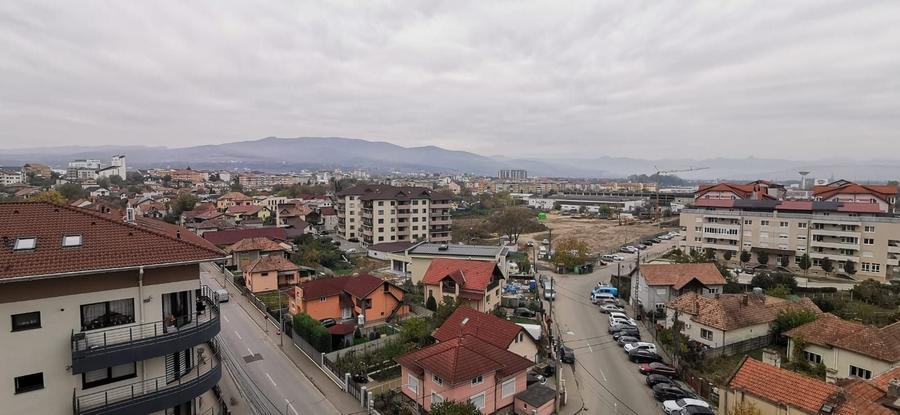 Apartament cu 3 camere decomandat în Exterior Vest