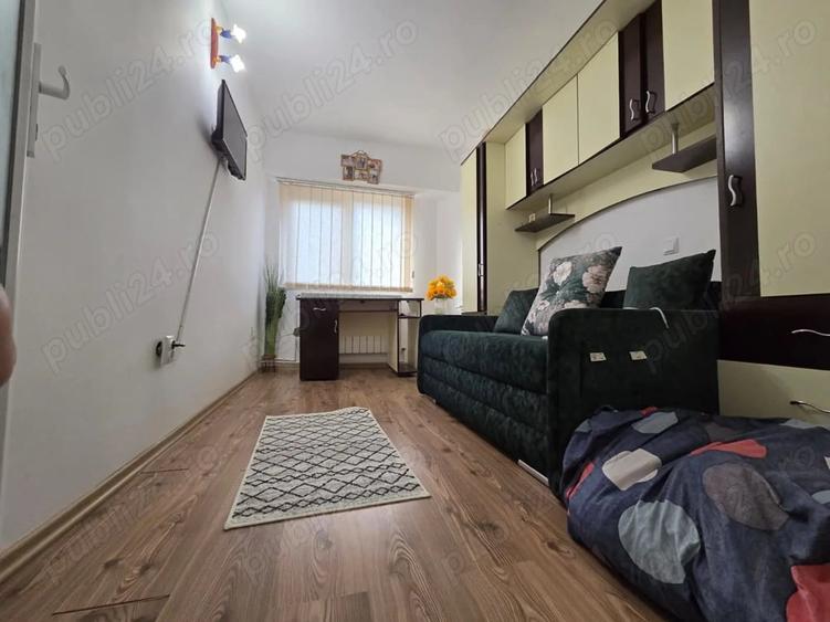 Apartament cu 4 camere decomandat în E3