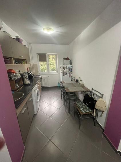 Apartament cu 2 camere semidecomandat, mobilat în Central