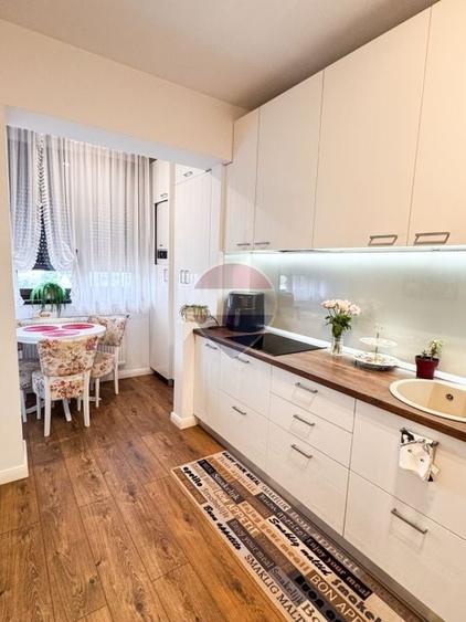 Apartament cu 4 camere decomandat în Periferie