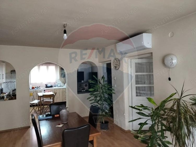 Casă cu 5 camere cu Teren 950 Mp în Biharia