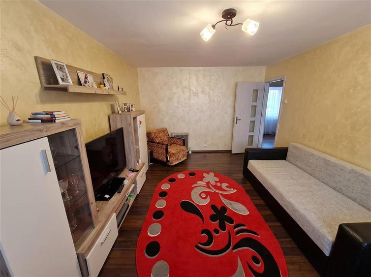 Apartament cu 3 camere decomandat, mobilat în Obcini
