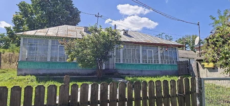 Casă cu 3 camere cu Teren 1400 Mp în Probota