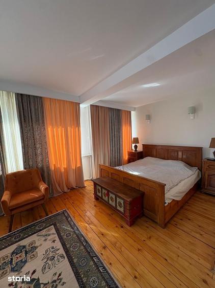 Casă cu 6 camere cu Teren 390 Mp în Tei