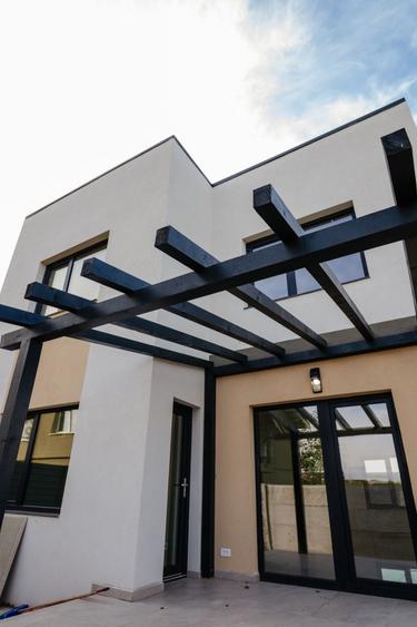 Casă cu 4 camere în Preajba