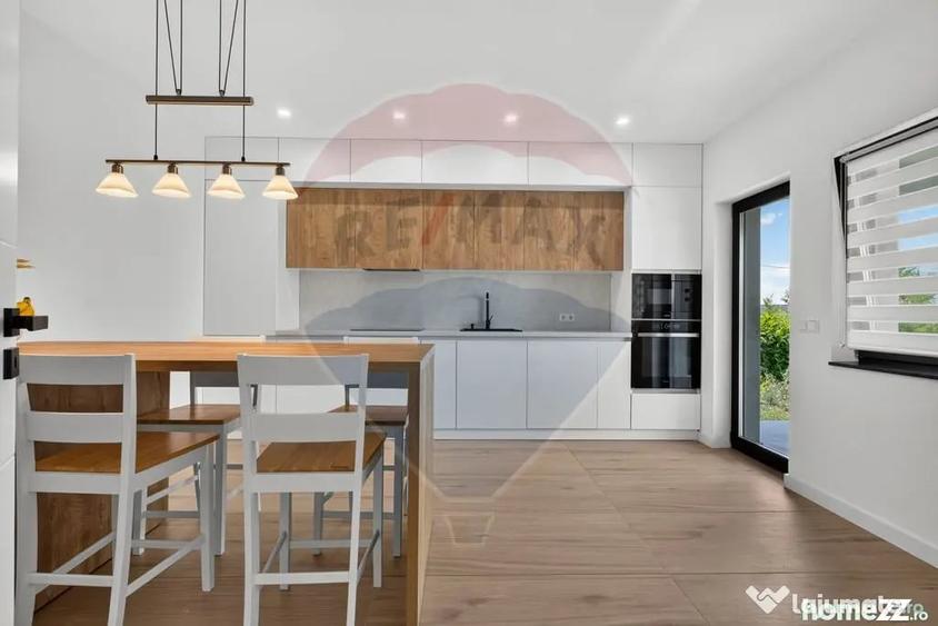 Casă cu 5 camere cu Teren 550 Mp în Fântânele