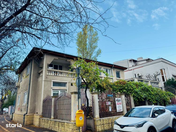 Casă cu 6 camere cu Teren 242 Mp în Viilor