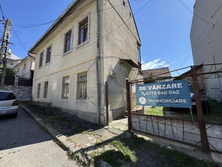 Casă cu 5 camere cu Teren 502 Mp în Central