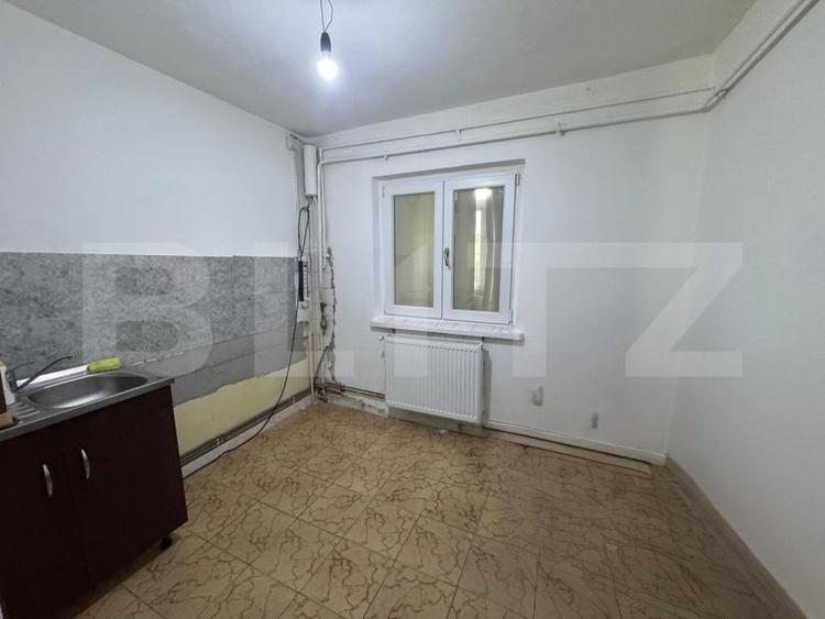 Apartament 2 camere, centrala si AC, zona Rond cartier Rovine - 7
