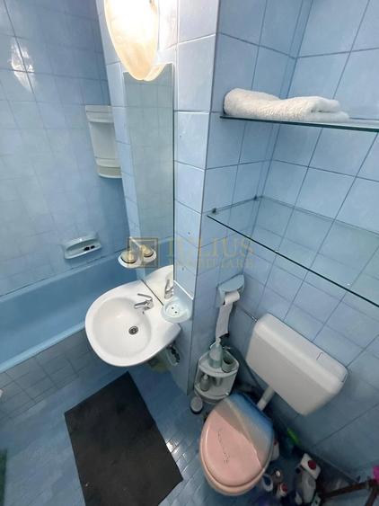 Apartament cu 3 camere decomandat în Torontalului