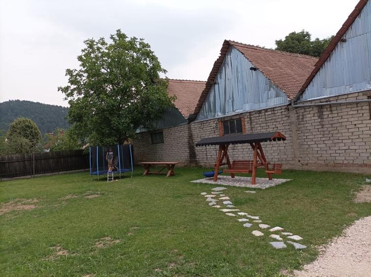 Casă cu 4 camere în Central