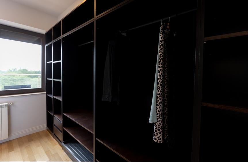 Apartament cu 4 camere semidecomandat, mobilat în Herăstrău