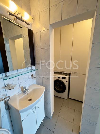Apartament cu 3 camere semidecomandat, mobilat în Tei