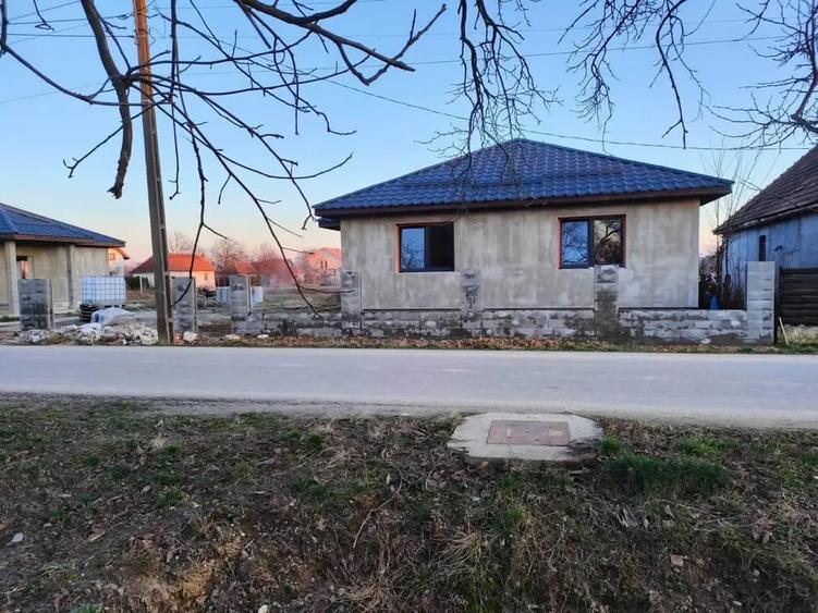 Casă cu 3 camere în Micula