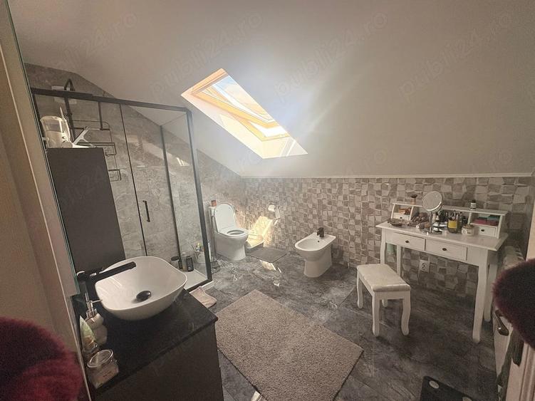 Spațiu comercial, de 600 mp, în Central