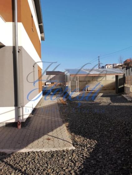 Duplex cu 4 camere cu Canalizare în Florești