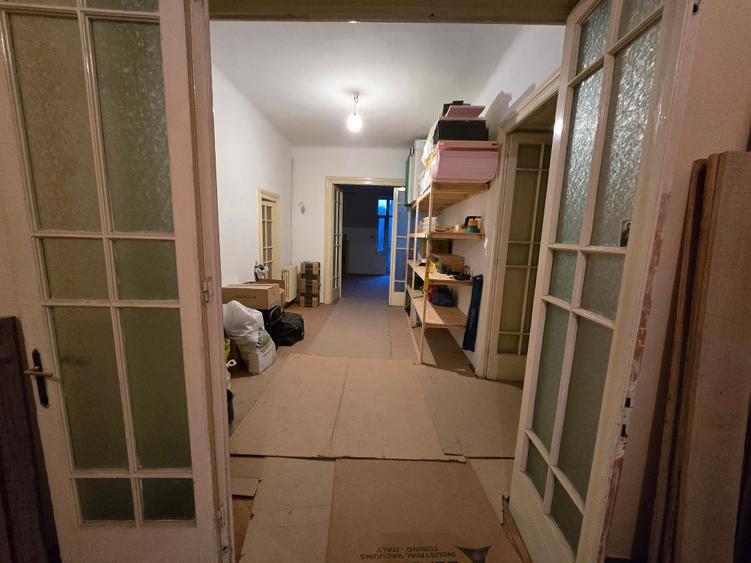 Apartament cu 4 camere semidecomandat în Armeneasca