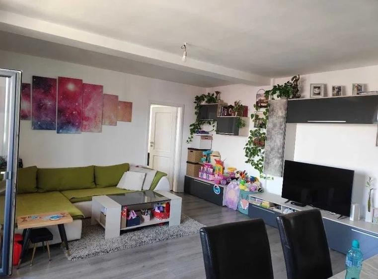 Apartament cu 2 camere semidecomandat în Borhanci