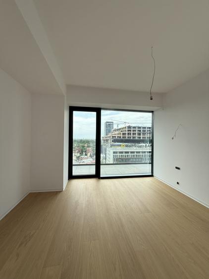 Apartament cu 4 camere semidecomandat în Floreasca