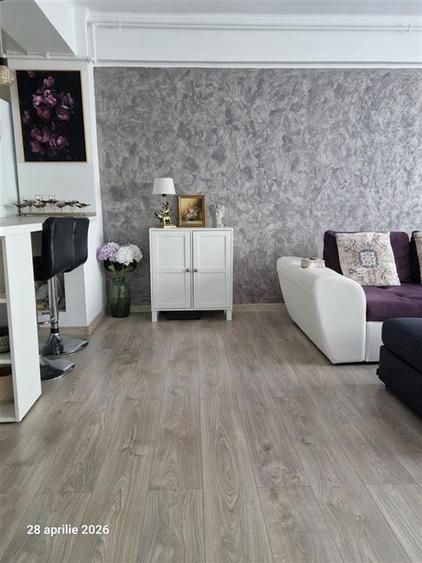 Apartament cu 3 camere semidecomandat, mobilat în Exterior Est