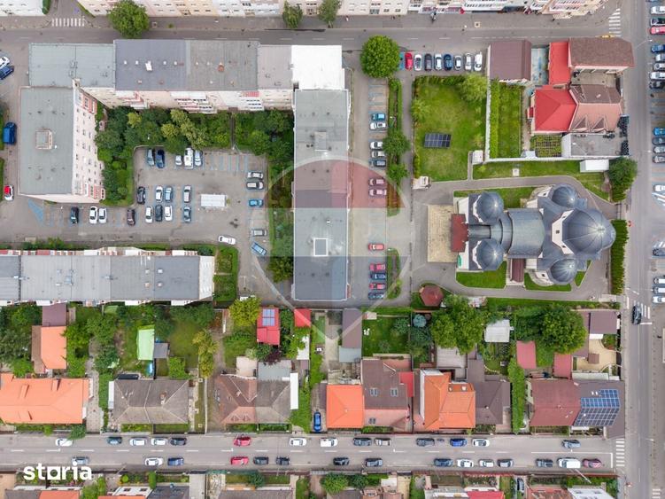 Apartament cu 3 camere decomandat în Tractorul