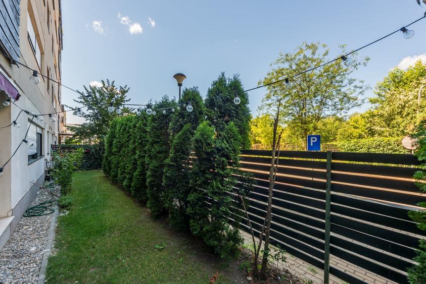 Apartament cu 3 camere semidecomandat, mobilat în Băneasa