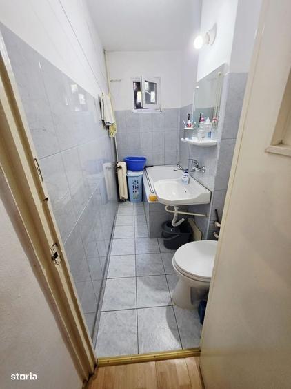 Apartament cu 3 camere nedecomandat în Malu Roșu