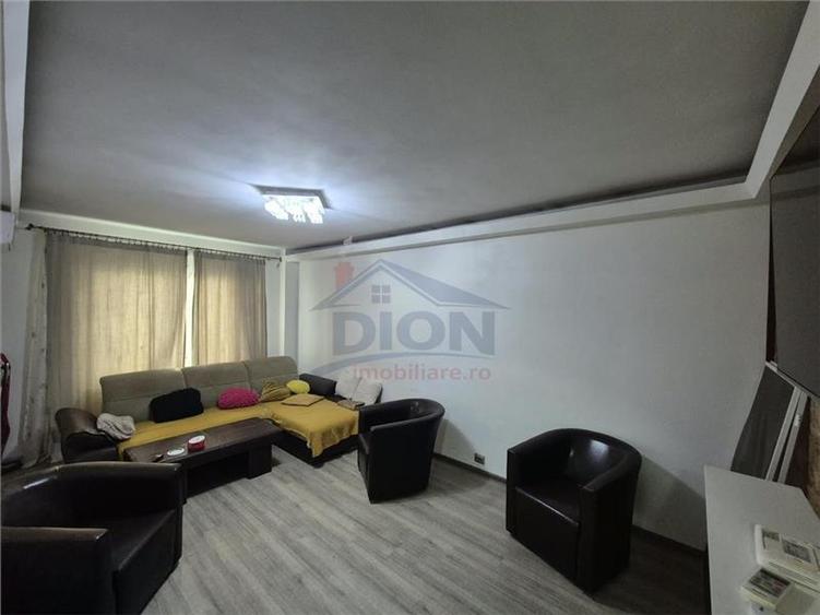 Apartament cu 3 camere decomandat în Dristor