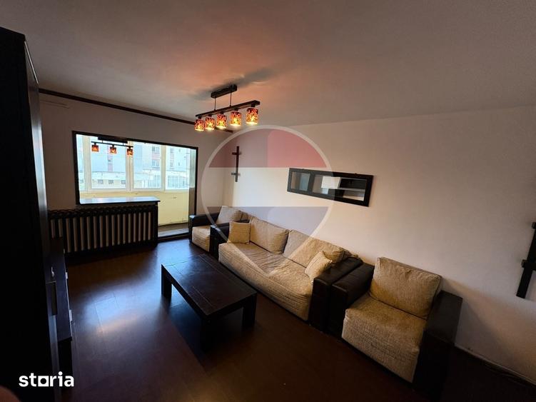 Apartament cu 4 camere semidecomandat în Traian