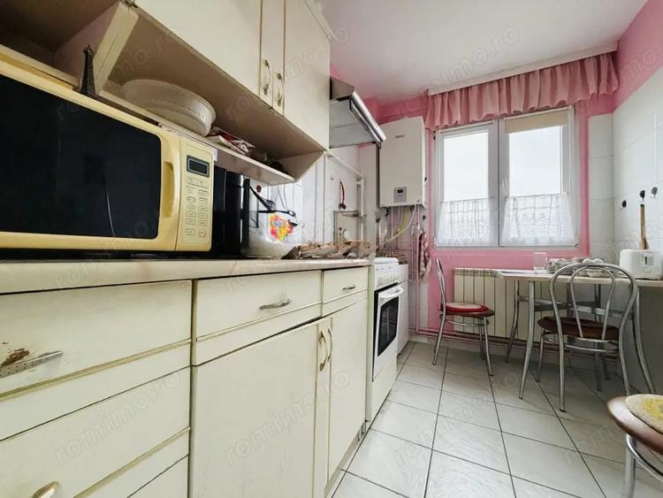Apartament cu 3 camere semidecomandat, mobilat în Circumvalațiunii