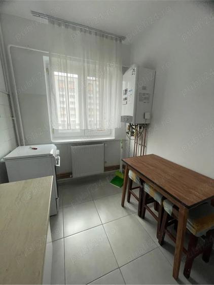 Apartament cu 3 camere decomandat în 1 Mai