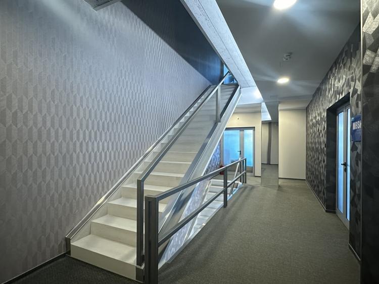 Spațiu comercial, de 933.39001464844 mp, în Central