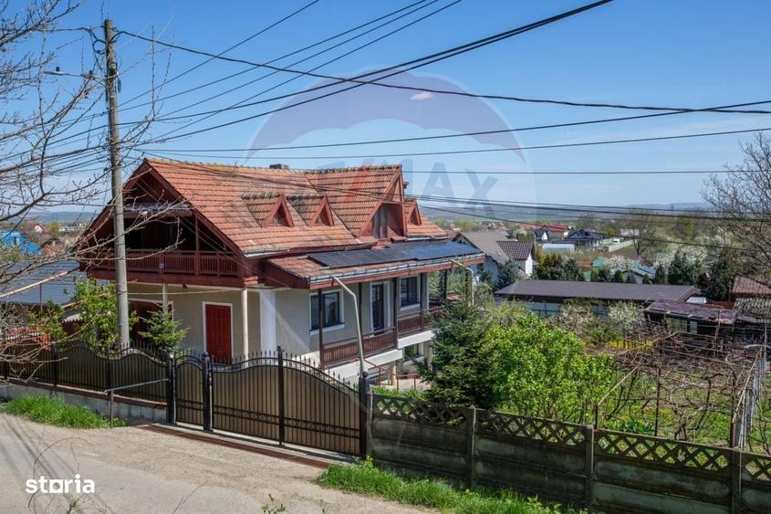 Casă cu 3 camere cu Teren 1251 Mp în Săucești
