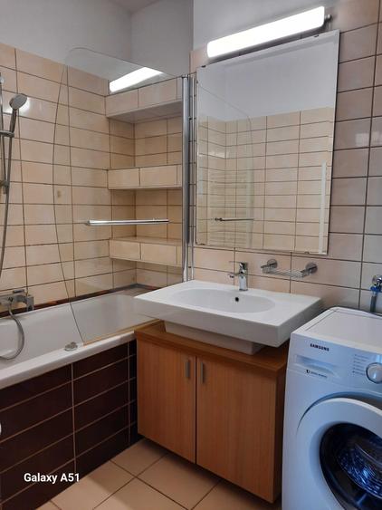 Apartament cu 3 camere decomandat în Splaiul Unirii
