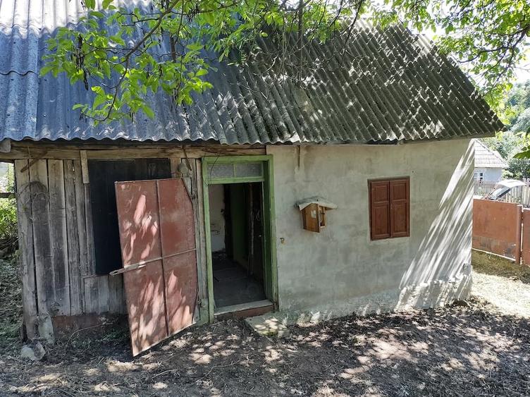 De vanzare CASA (2 corpuri) si teren (curte) - 5
