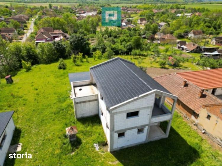 Casă cu 5 camere cu Teren 2135 Mp în Buteni