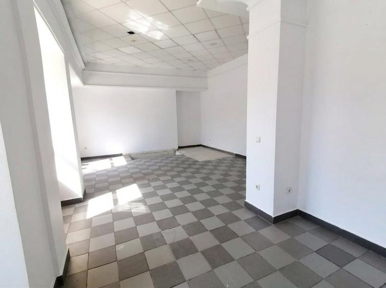 Spațiu comercial, de 90 mp, în Central