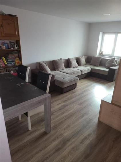 Apartament cu 4 camere decomandat, mobilat în Nicolina