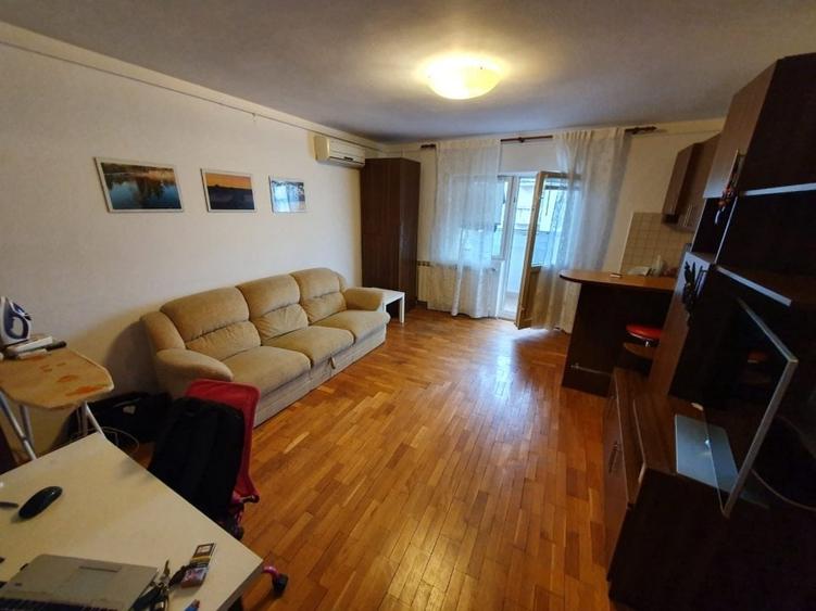 Garsonieră decomandată în Nerva Traian — fotografia 1