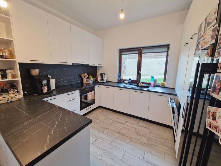 Duplex cu 4 camere cu Canalizare în Dezmir