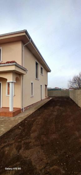 Casă cu 5 camere cu Teren 392 Mp în Dumbrăvița