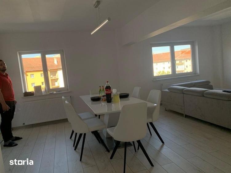 Apartament cu 4 camere decomandat, mobilat în Ștrand