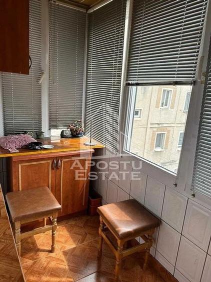 Apartament cu 3 camere decomandat în Girocului