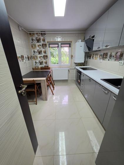 Apartament cu 3 camere decomandat în 9 Mai